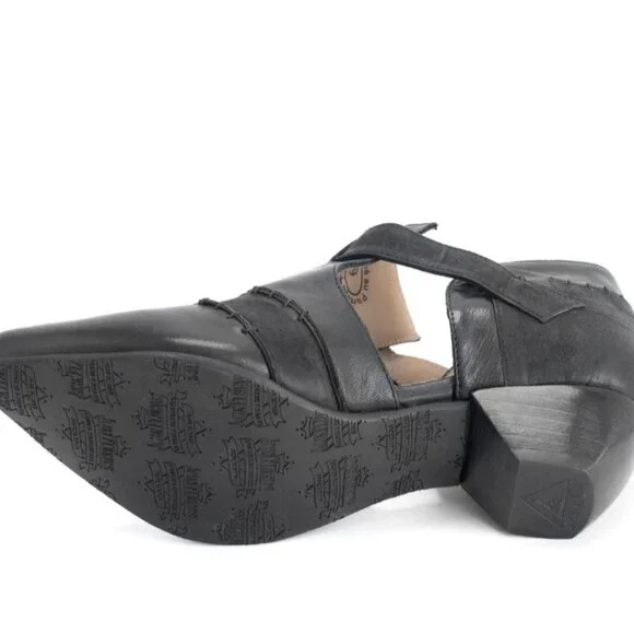 John Fleuvog Truth Alisha T-strap Size 6 - Picture 9 of 12